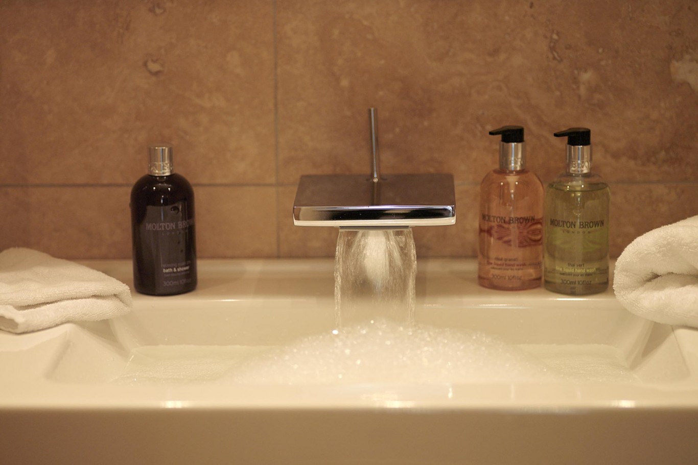 v&b waterfall tap