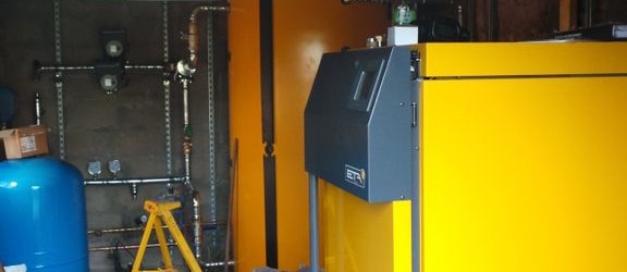 Wood chip boiler system
